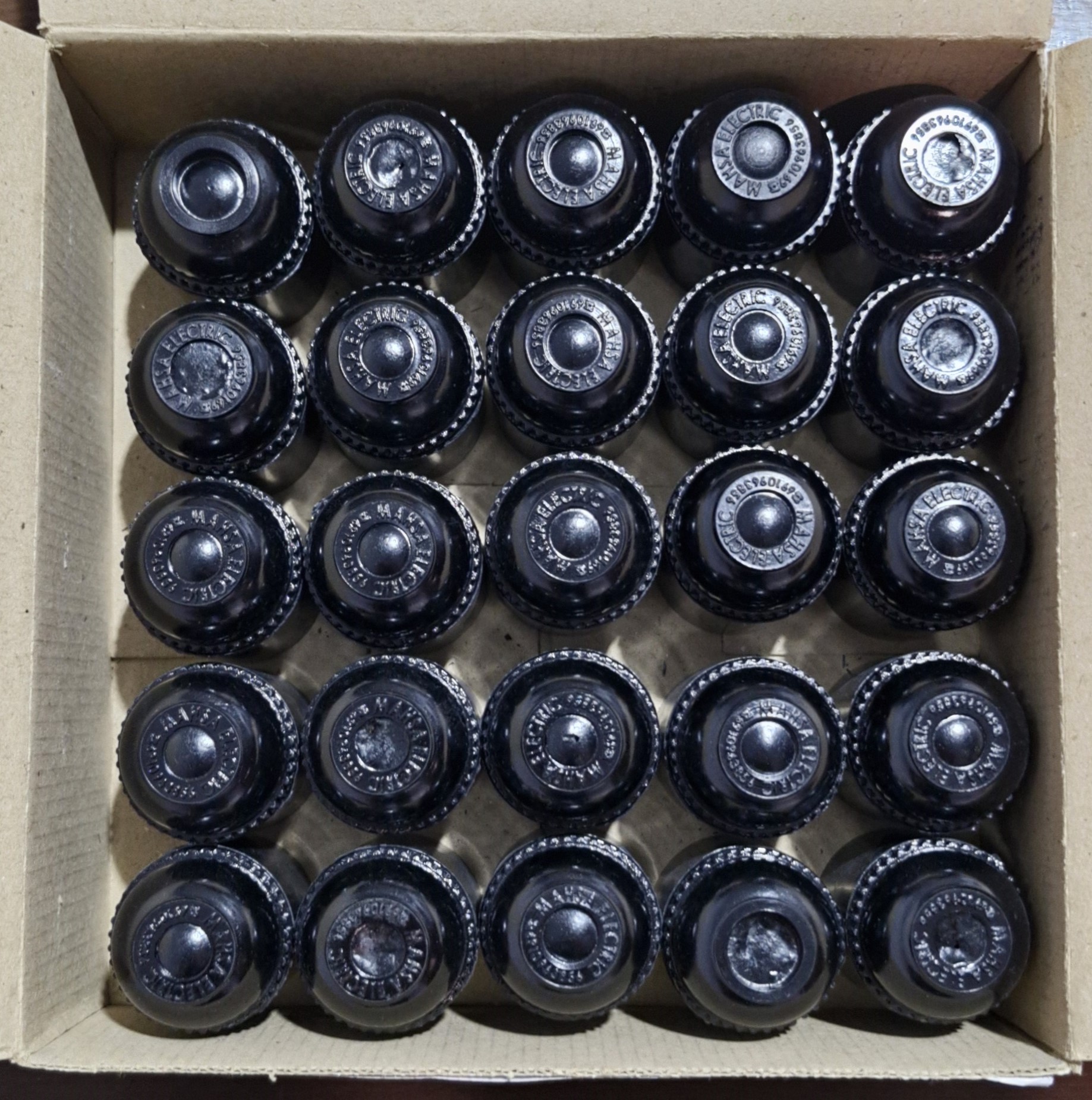 سرپیچ آویز ساده مشکی مهسا الکتریک